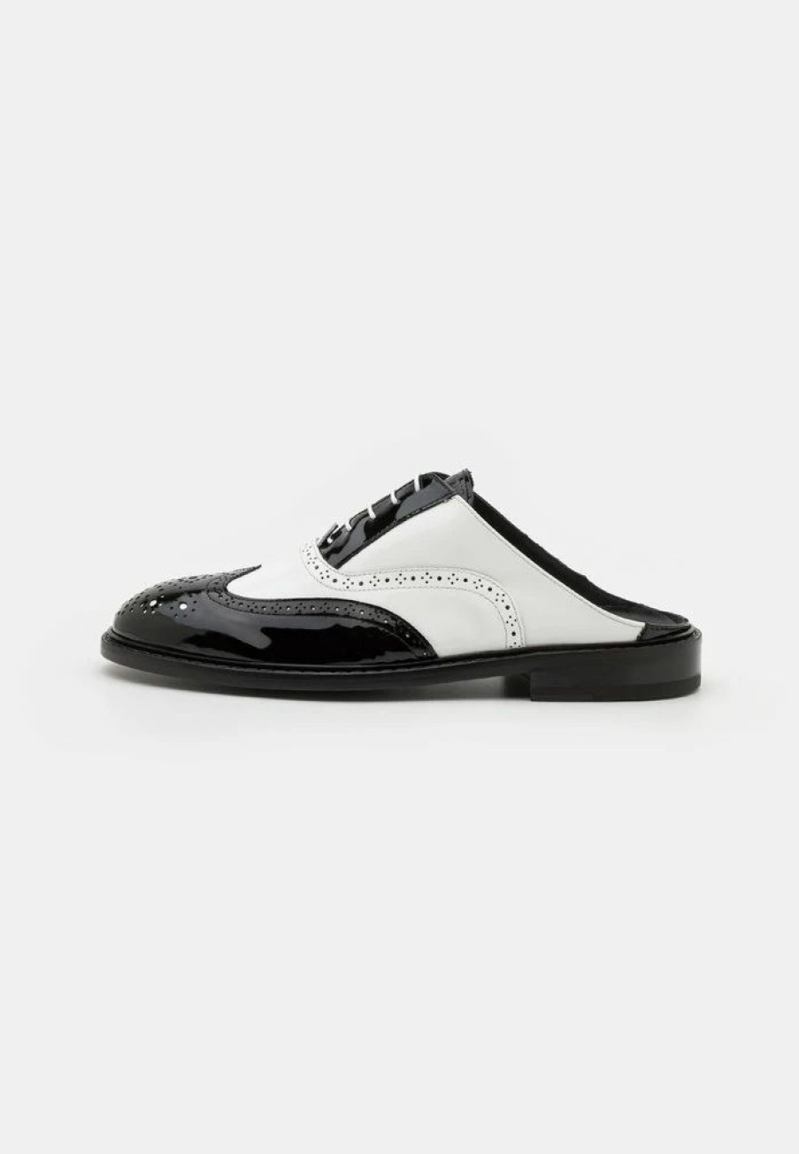 * | Moschino Brogue Group Clogs Black/White