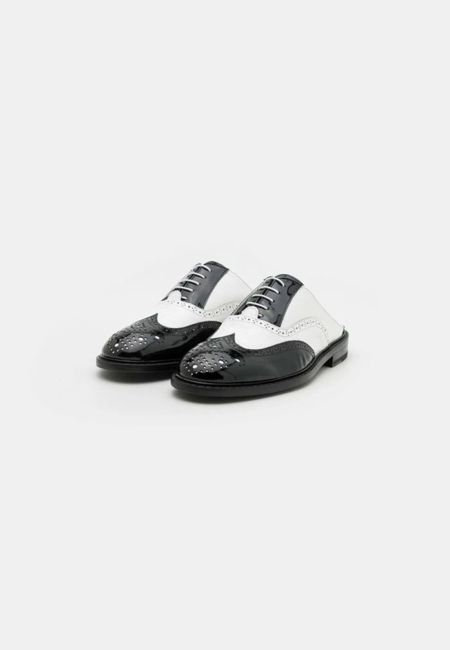 * | Moschino Brogue Group Clogs Black/White